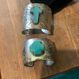 🌿 Two Faux Turquoise Silver Tone Bracelets - Adjustable